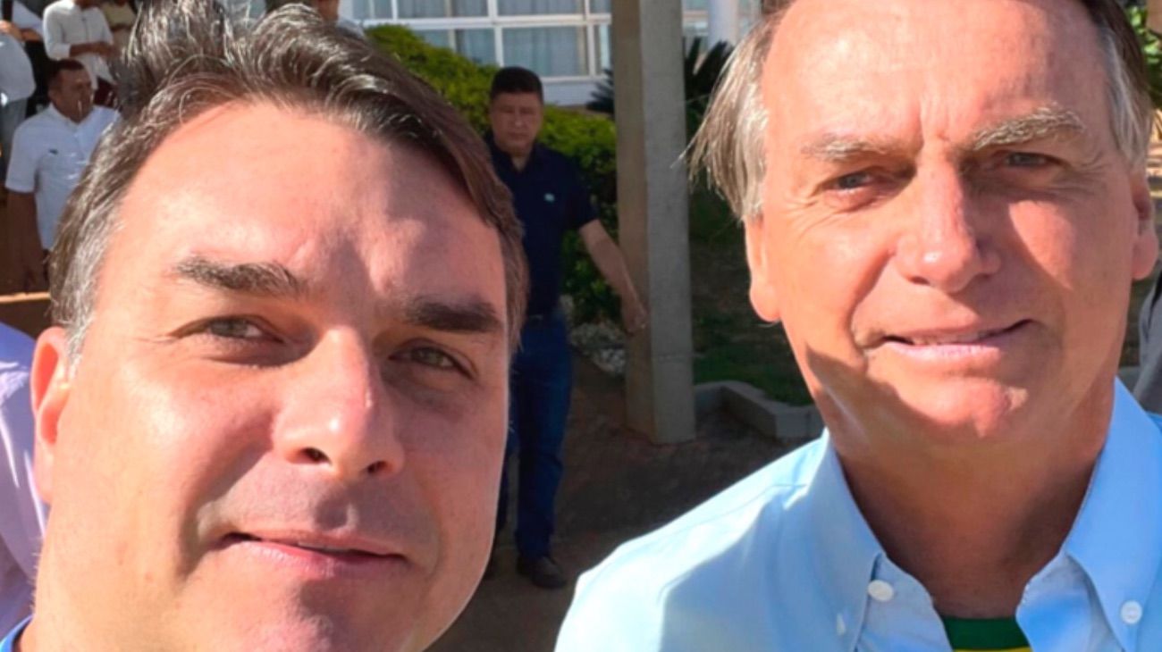 Un hijo de Bolsonaro asoció a Lula con "el demonio" y lo multaron con mil dólares
