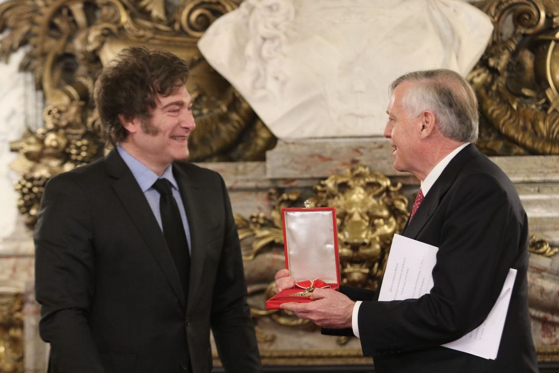 La condecoración a Jesús Huerta de Soto eclipsó al papa Francisco