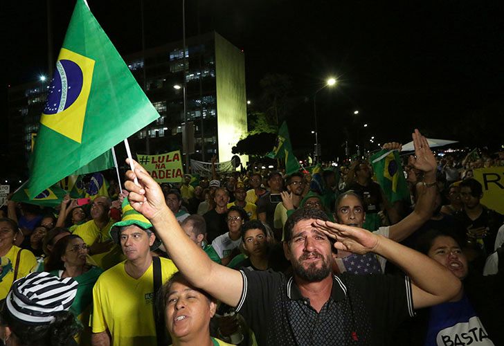 El PT convoca a marchar contra el fallo que ordena detener a Lula Da Silva