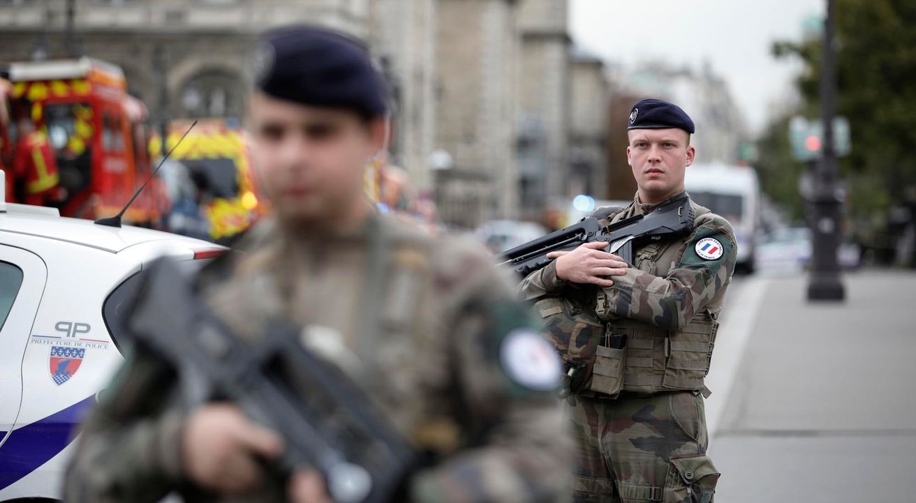 París: mató a cuatro policías a puñaladas y fue abatido