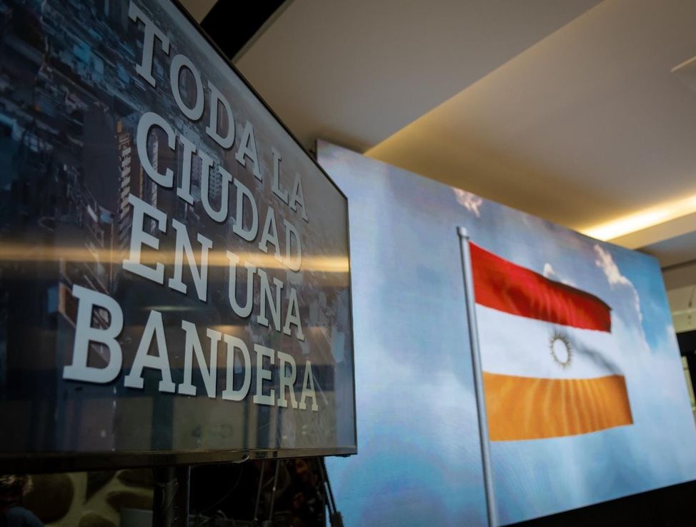 Roja, blanca, amarilla y el sol jesuíta: así es la bandera de la ciudad de Córdoba