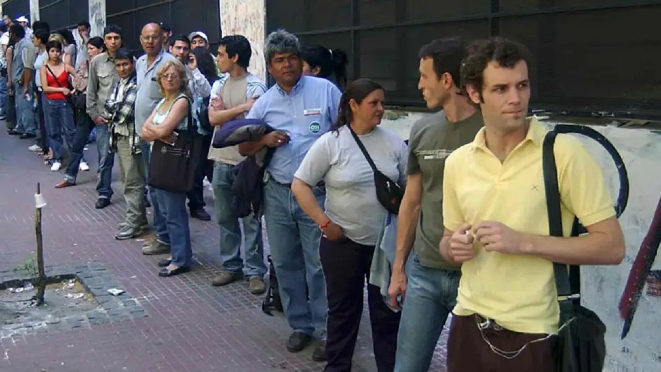 En qué consiste el traspaso de trabajadores a colaboradores establecido en la Ley Bases