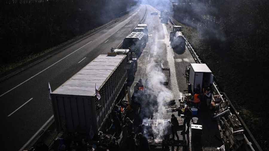 Más de una semana de piquetes en Francia: los agricultores piden garantías para comercializar