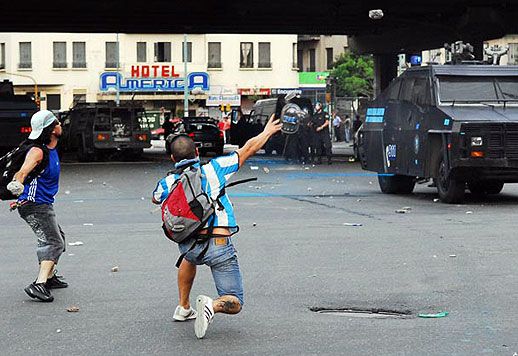 Día de furia en Constitución: saqueos, destrozos, heridos y detenidos