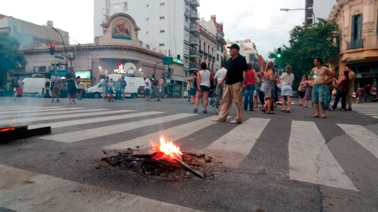 En medio de la ola de calor, siguen los masivos cortes de luz en Buenos Aires