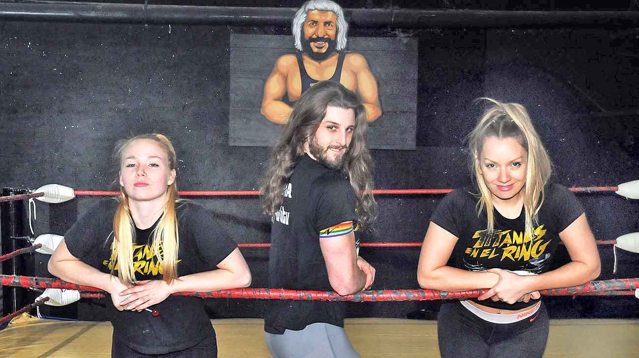 Con mujeres y un luchador gay, vuelven los ‘Titanes en el Ring’