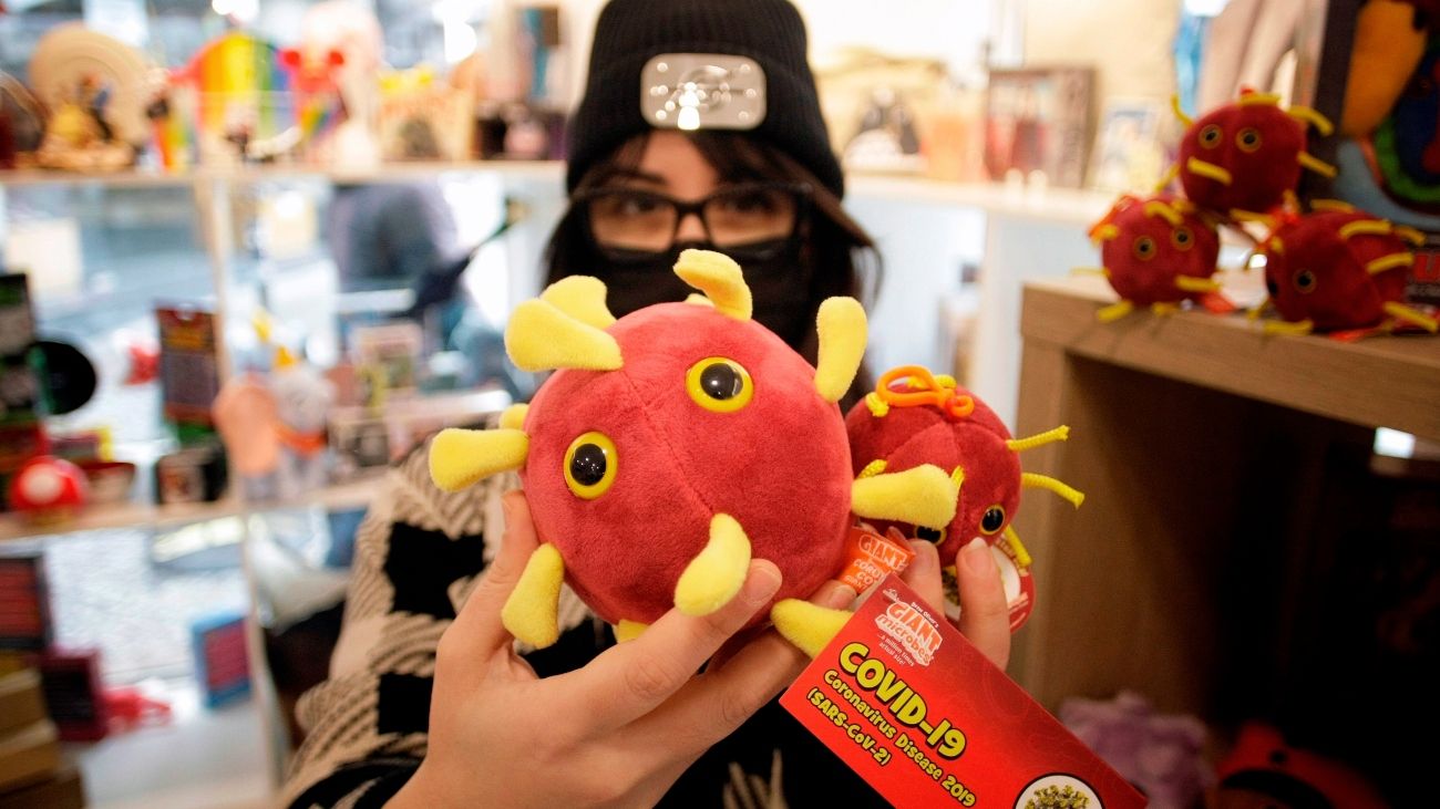 Un peluche del coronavirus es el regalo estrella de los Reyes Magos