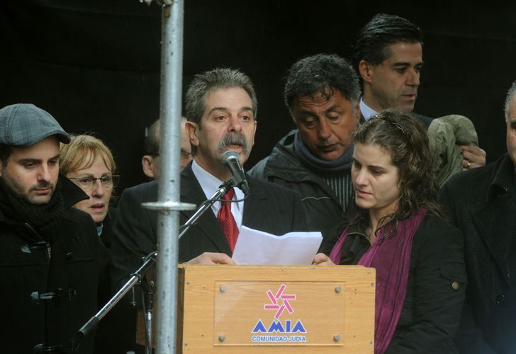 AMIA se aleja de Burstein: "Es la última vez que participa del acto"