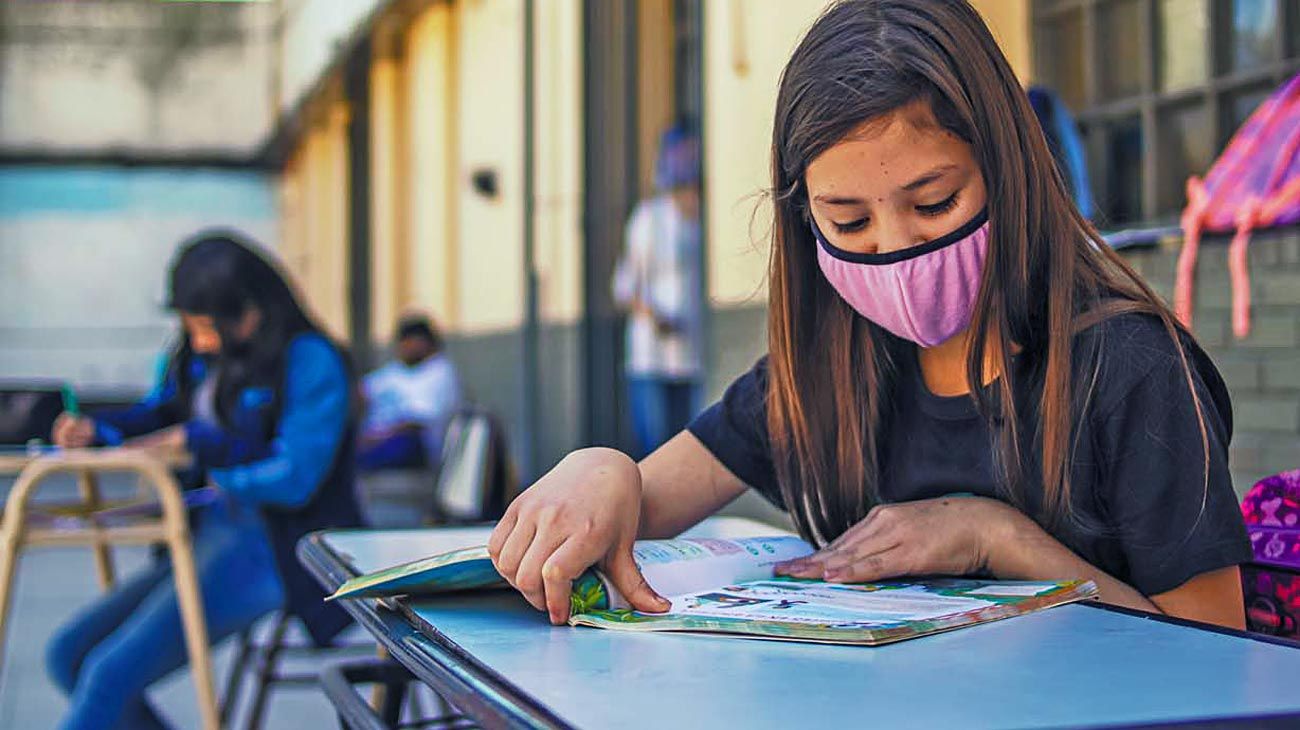 Trotta confía en que todas las escuelas estén abiertas para marzo