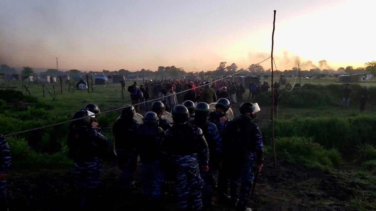 Desalojo en Guernica: ocupantes chocan con la Policía y hay 35 detenidos