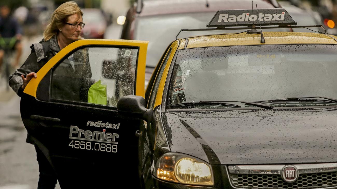 Taxis porteños con aumentos en diciembre: suben 30% las tarifas desde mañana