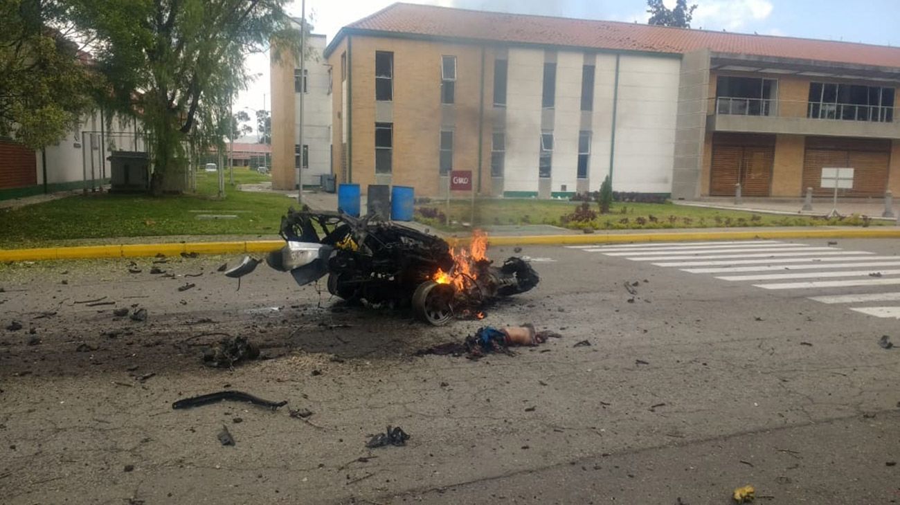 Explotó un coche-bomba en una escuela de policía en Bogotá