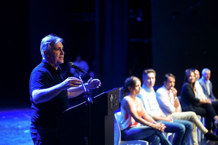 Llaryora atraviesa su momento más complicado desde que es gobernador