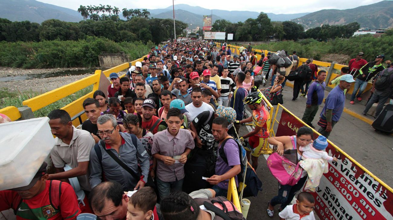 Colombia quiere legalizar a los 870.000 venezolanos que residen en el país