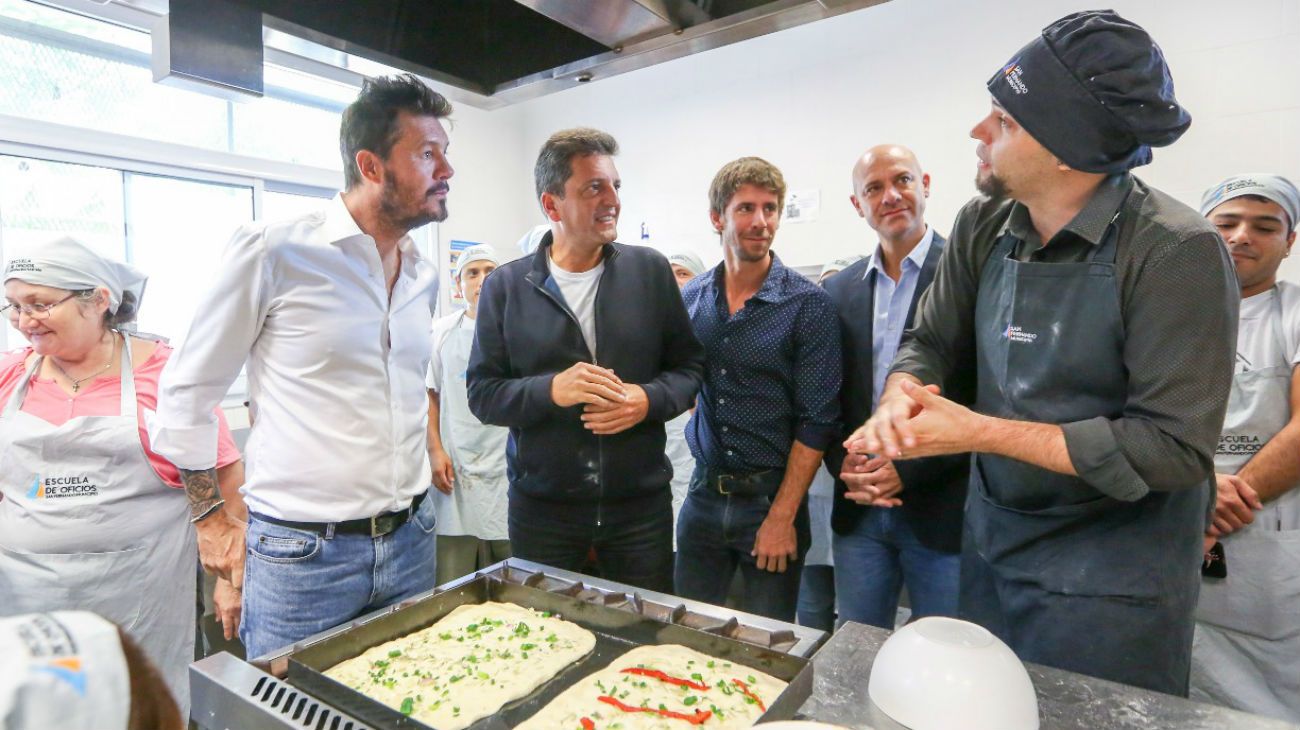 Marcelo Tinelli se mostró en el conurbano dispuesto a "salpicarse con el barro" de la política
