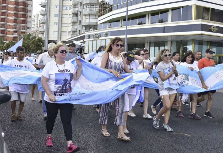 La Armada continuará con la búsqueda del submarino a pesar del clima "adverso"