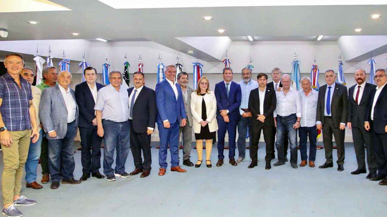 Para sumar presión, la CGT empezará a debatir con gobernadores posibles candidatos