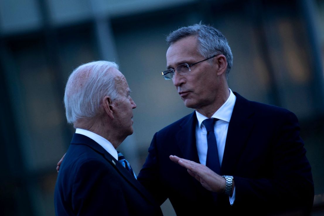 Biden suma a la OTAN a su cruzada para "contener" a China, que reacciona con furia
