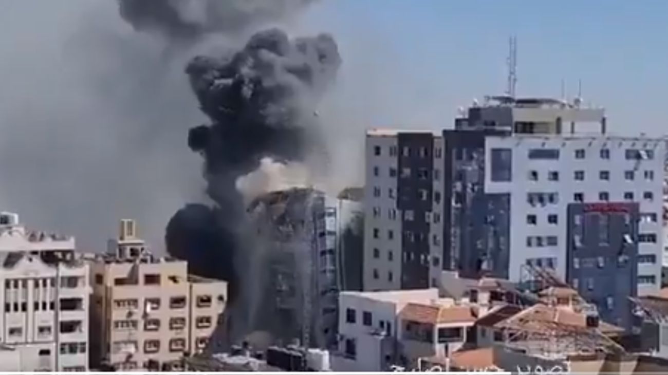 Hamás lanzó más cohetes y la represalia de Israel derrumbó un edificio con oficinas de Al Jazeera