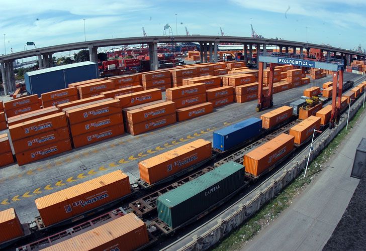 Balanza comercial positiva, con caída del comercio exterior
