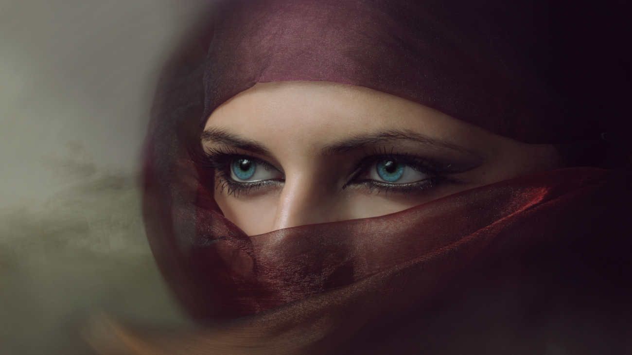 Mirar a una mujer a los ojos, ¿sería abuso sin consentimiento?