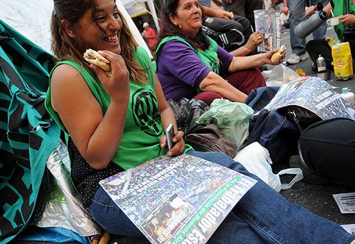 ATE "acampa" en Callao al 200
