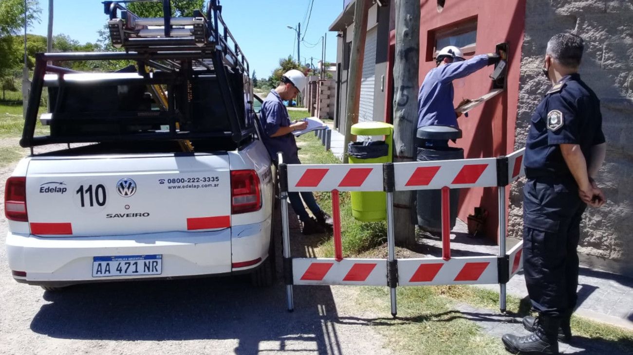 Colgados de la luz: detectan más de 70 conexiones clandestinas en un barrio de La Plata
