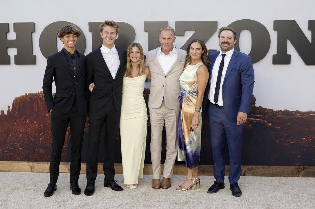 Kevin Costner fue acompañado por sus hijos al estreno oficial de la película ‘Horizon’