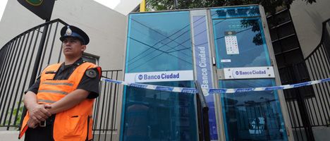 Profesionales asaltaron un cajero automático