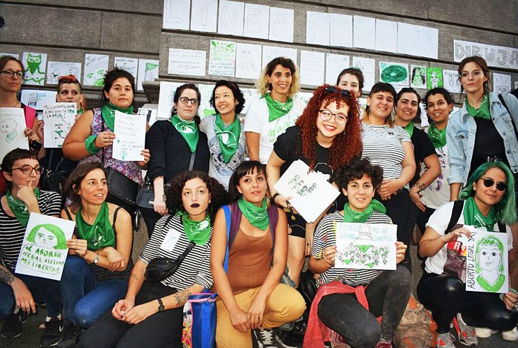 Ilustradoras arman una ‘galería’ en el Congreso a favor del aborto legal