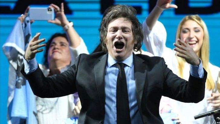 Víctor Beker: "La dolarización que propone Javier Milei puede hacerse, pero la consecuencia es la pérdida de poder adquisitivo"