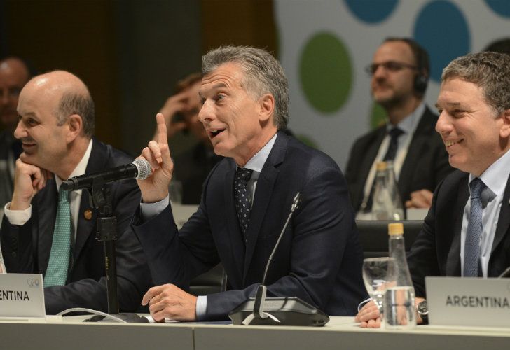 Macri se mete en la micro: exige bajar costos a las empresas y los sindicatos