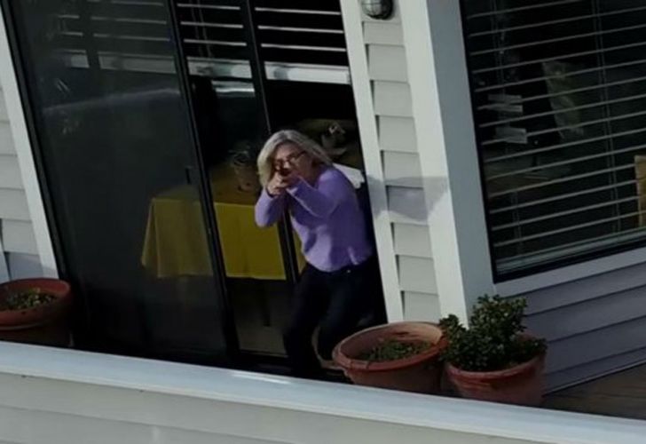Video | Una mujer le disparó con un rifle a un drone