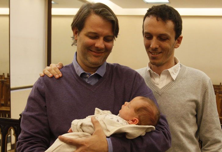 Inscribieron al primer bebé con dos papás