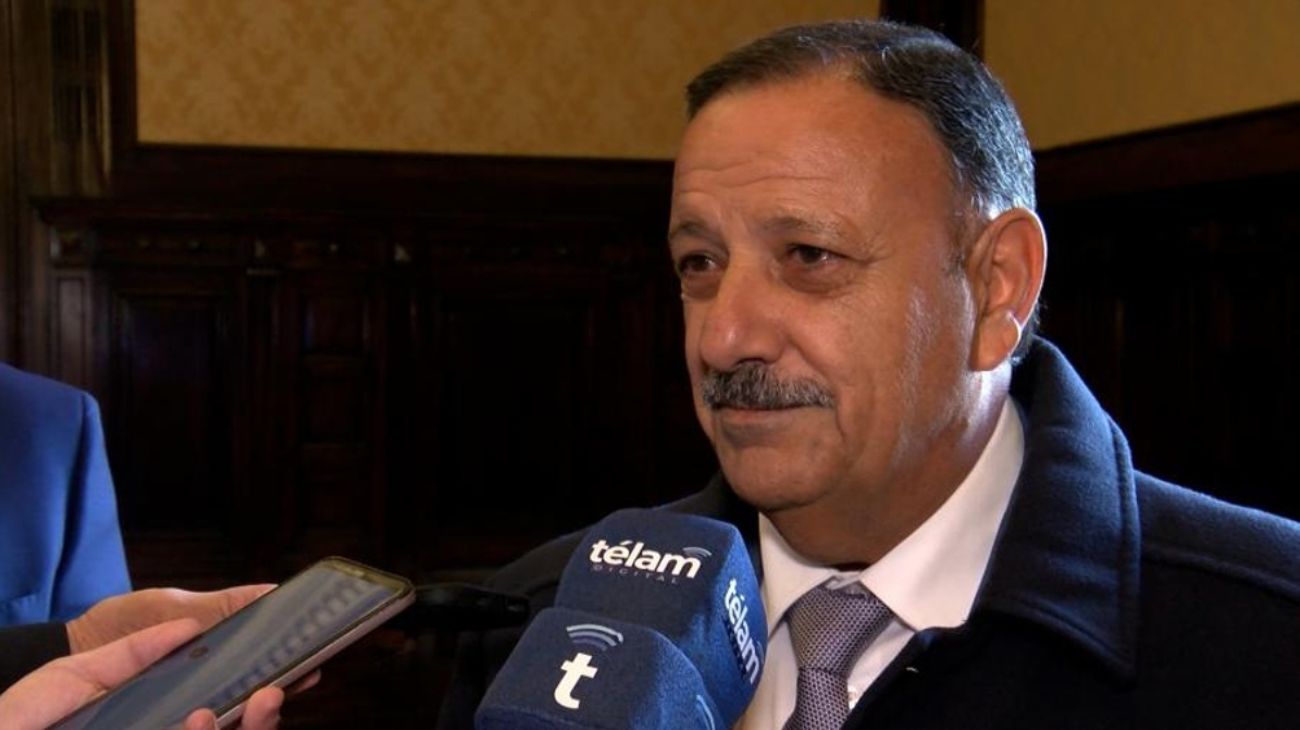 Ricardo Quintela presentó un amparo contra el DNU