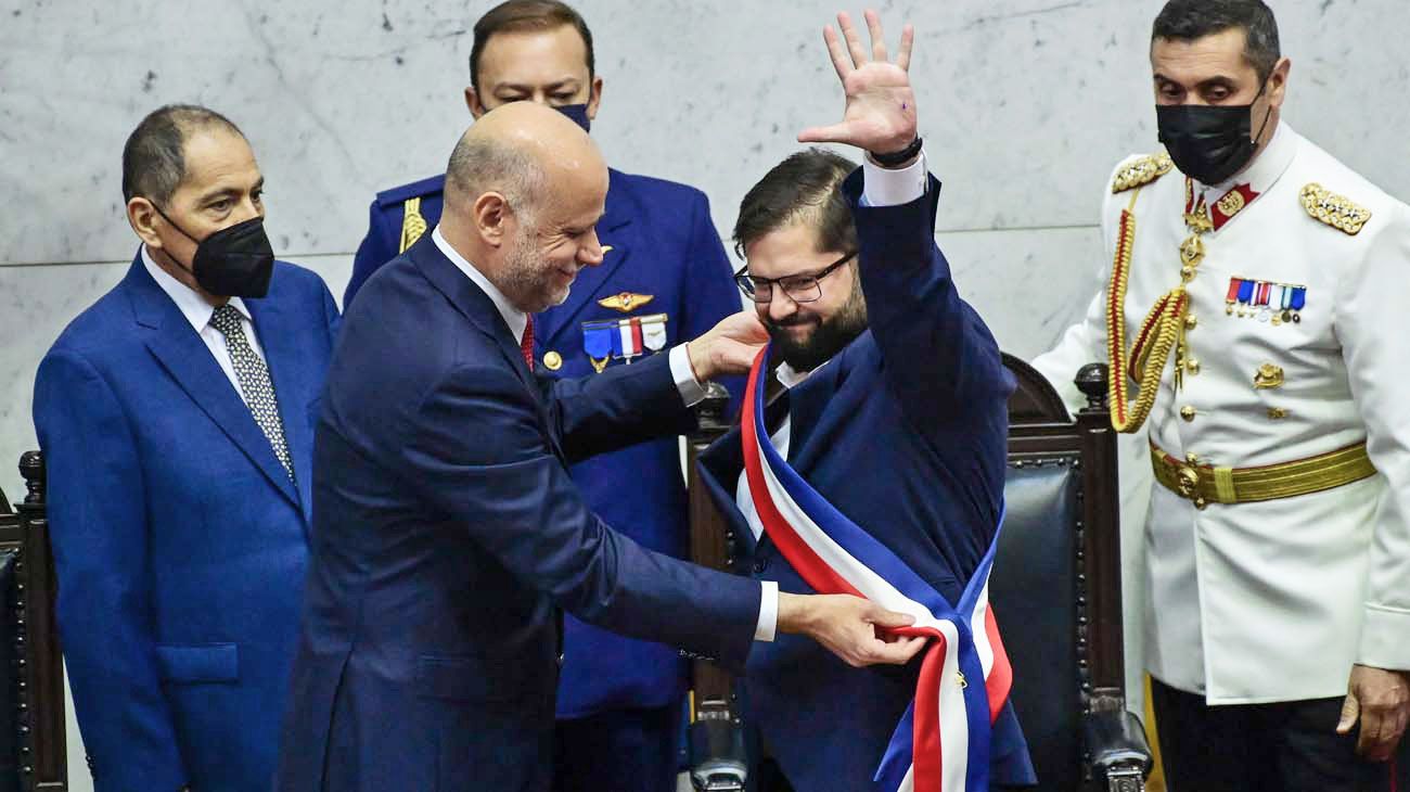 Asumió Gabriel Boric y prometió que su gobierno será para “los pueblos” de Chile