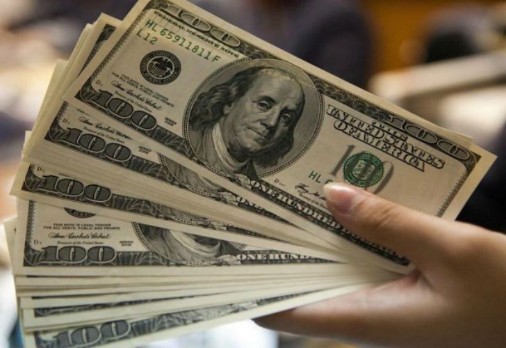 El dólar cerró una jornada caliente con una cotización récord