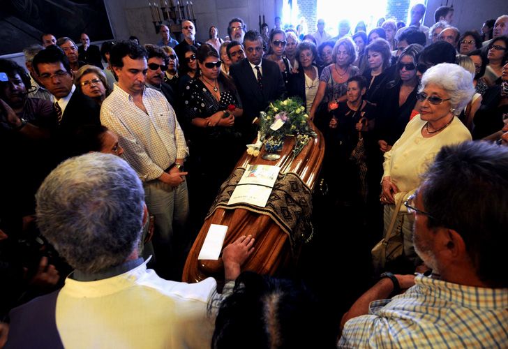 Despidieron los restos de María Elena Walsh en el cementerio de Chacarita