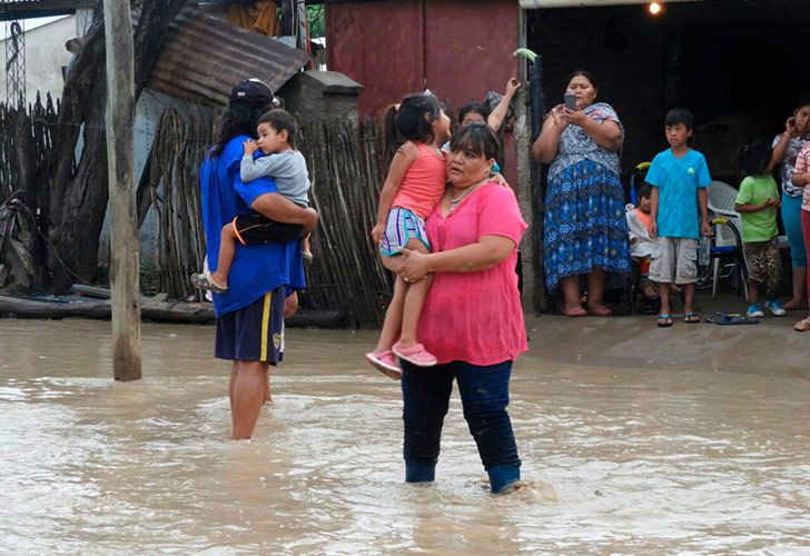 Por la crecida del Pilcomayo, hay evacuaciones masivas en Salta