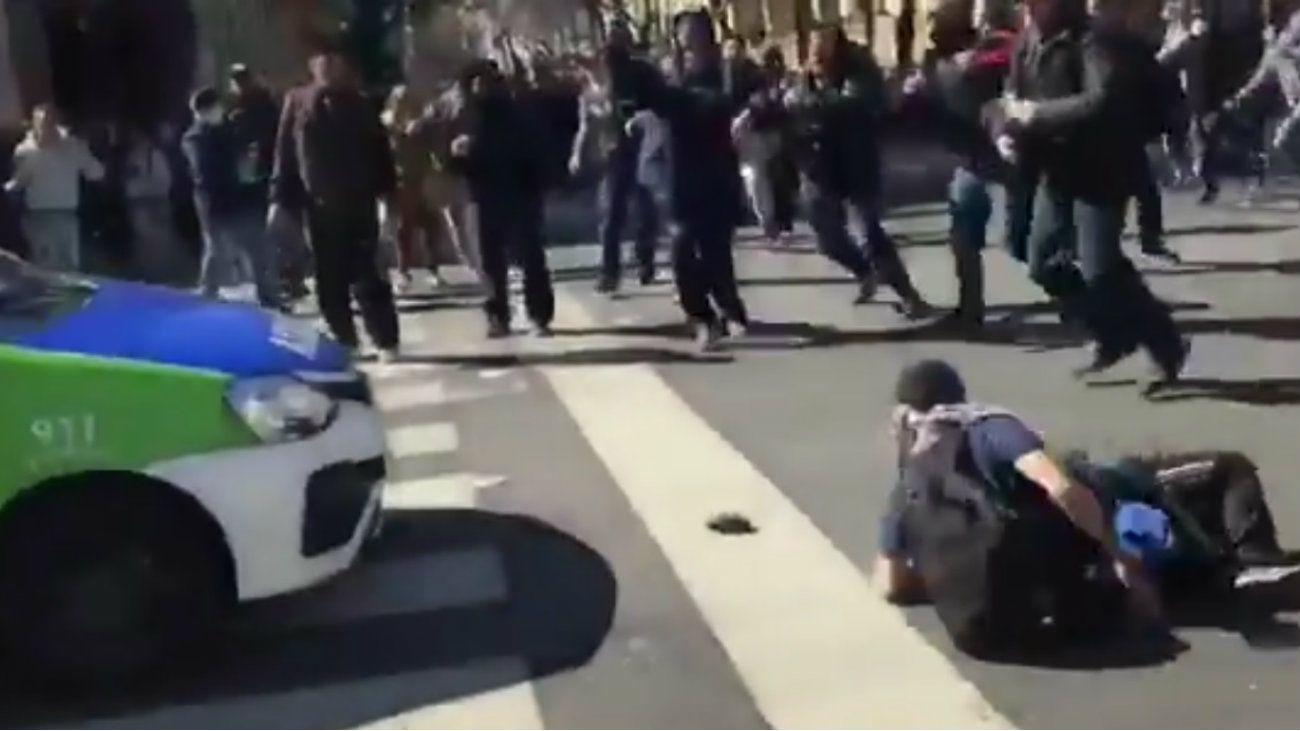 Un patrullero de la Bonaerense atropelló a una persona en la manifestación de La Plata