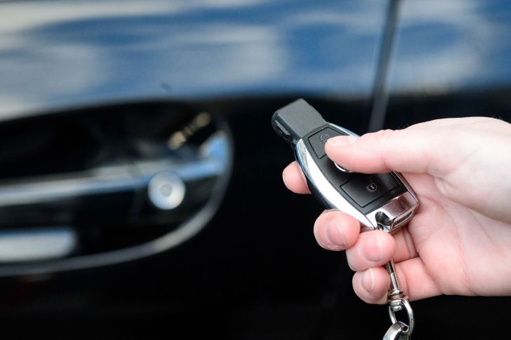 Importaban y vendían a ladrones equipos para desactivar alarmas