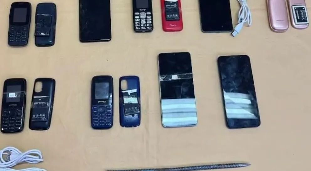 Desbarataron un call center de estafas y extorsiones que operaba desde una cárcel