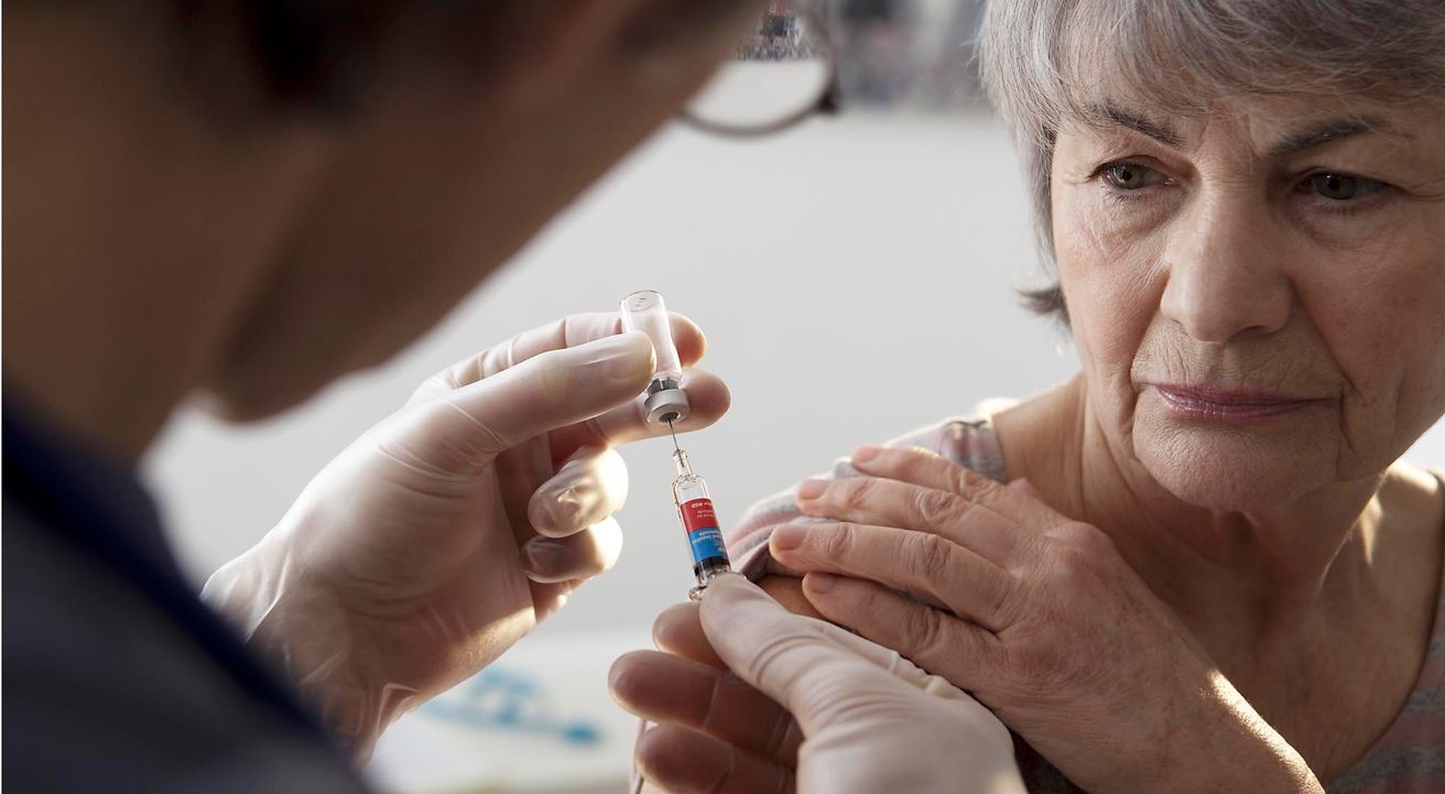 Arrancó la vacunación de la gripe en geriátricos y personal de salud