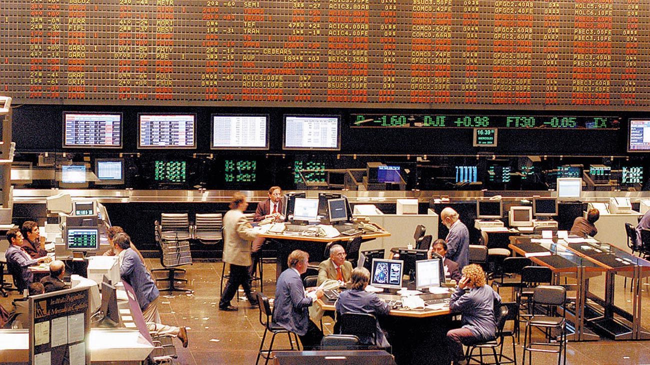 Desde el mercado advierten sobre la falta de claridad acerca del dólar y las metas macro