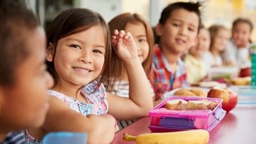 Meriendas saludables para la vuelta a clases: ideas “sin paquete” y dos recetas para llevar