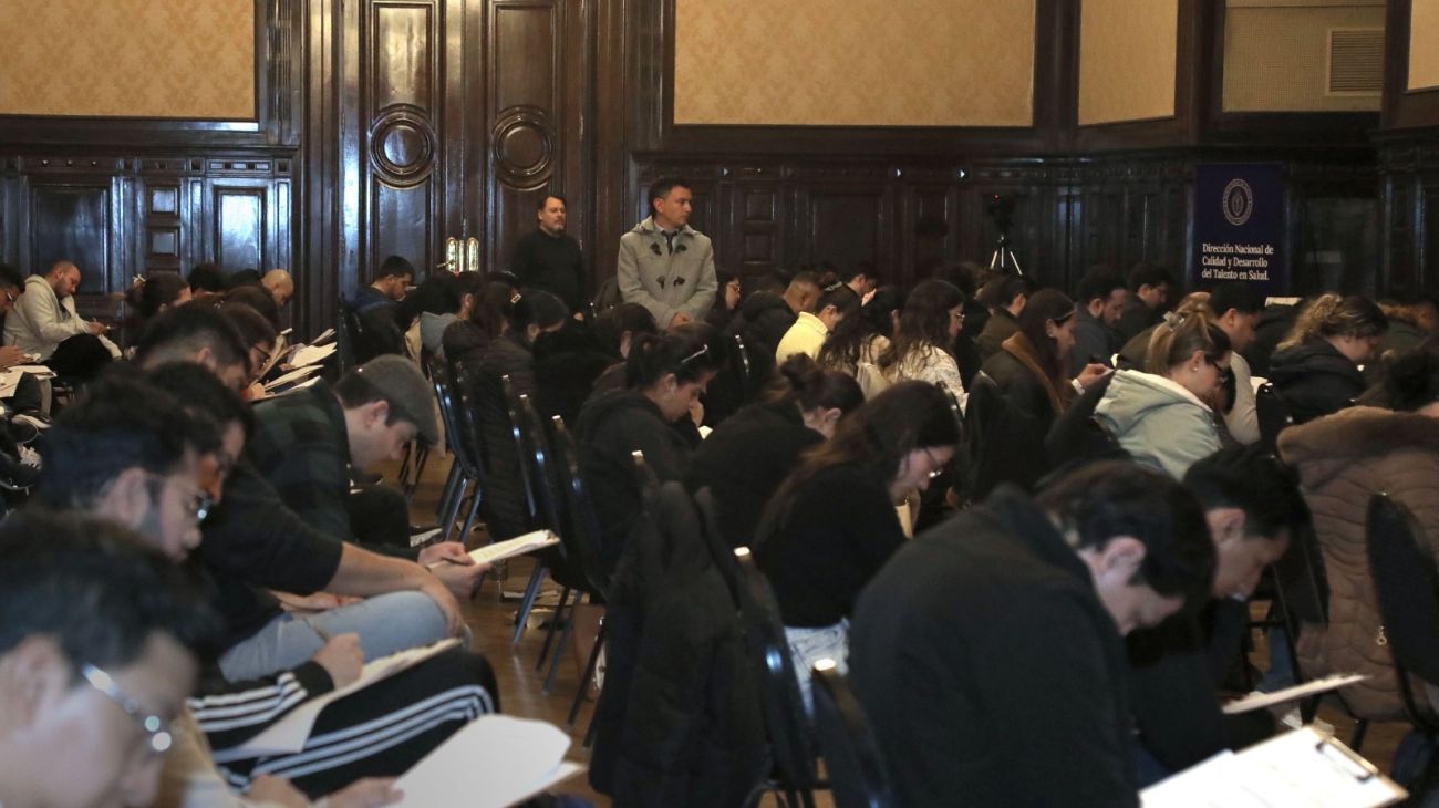 Argentina endurece el sistema de convalidación de médicos extranjeros por bajo rendimiento en exámenes