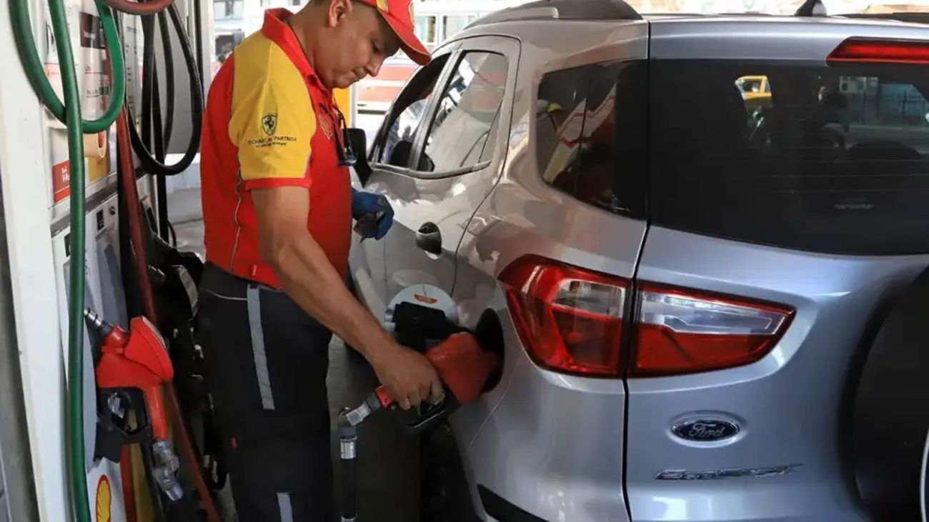 El consumo de combustibles volvió a caer en agosto: las provincias más afectadas