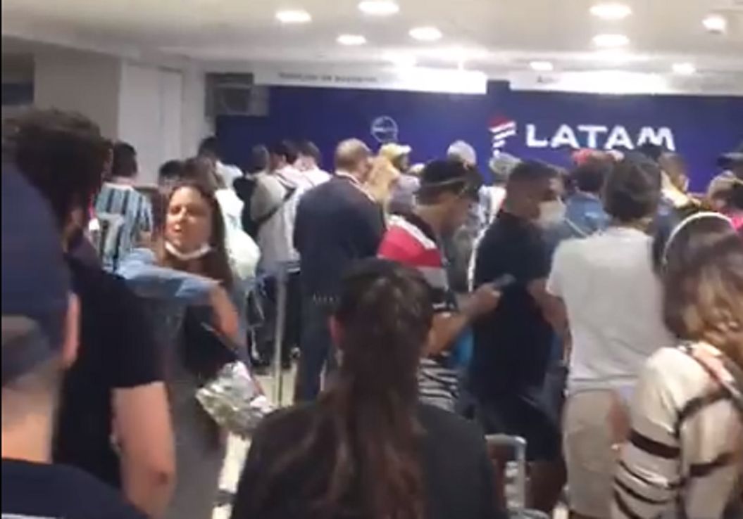 Miles de argentinos quedaron varados en Santiago tras el toque de queda de Chile
