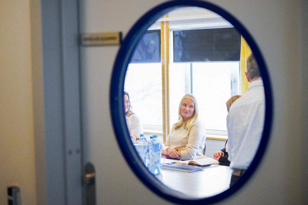 La preocupante confesión de la princesa Mette-Marit sobre su enfermedad crónica: "Me duelen mucho los pulmones"