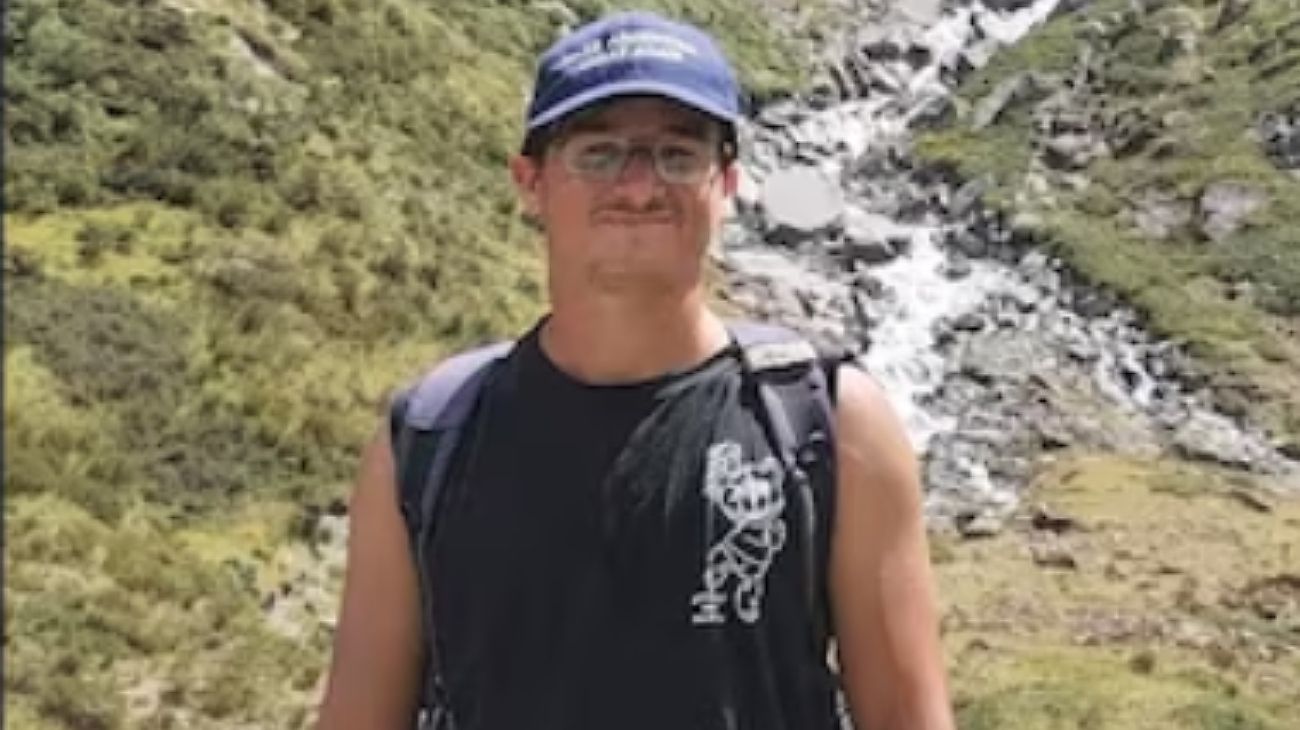 Buscan intensamente a un joven argentino en Nueva Zelanda: cayó a un río mientras hacía senderismo